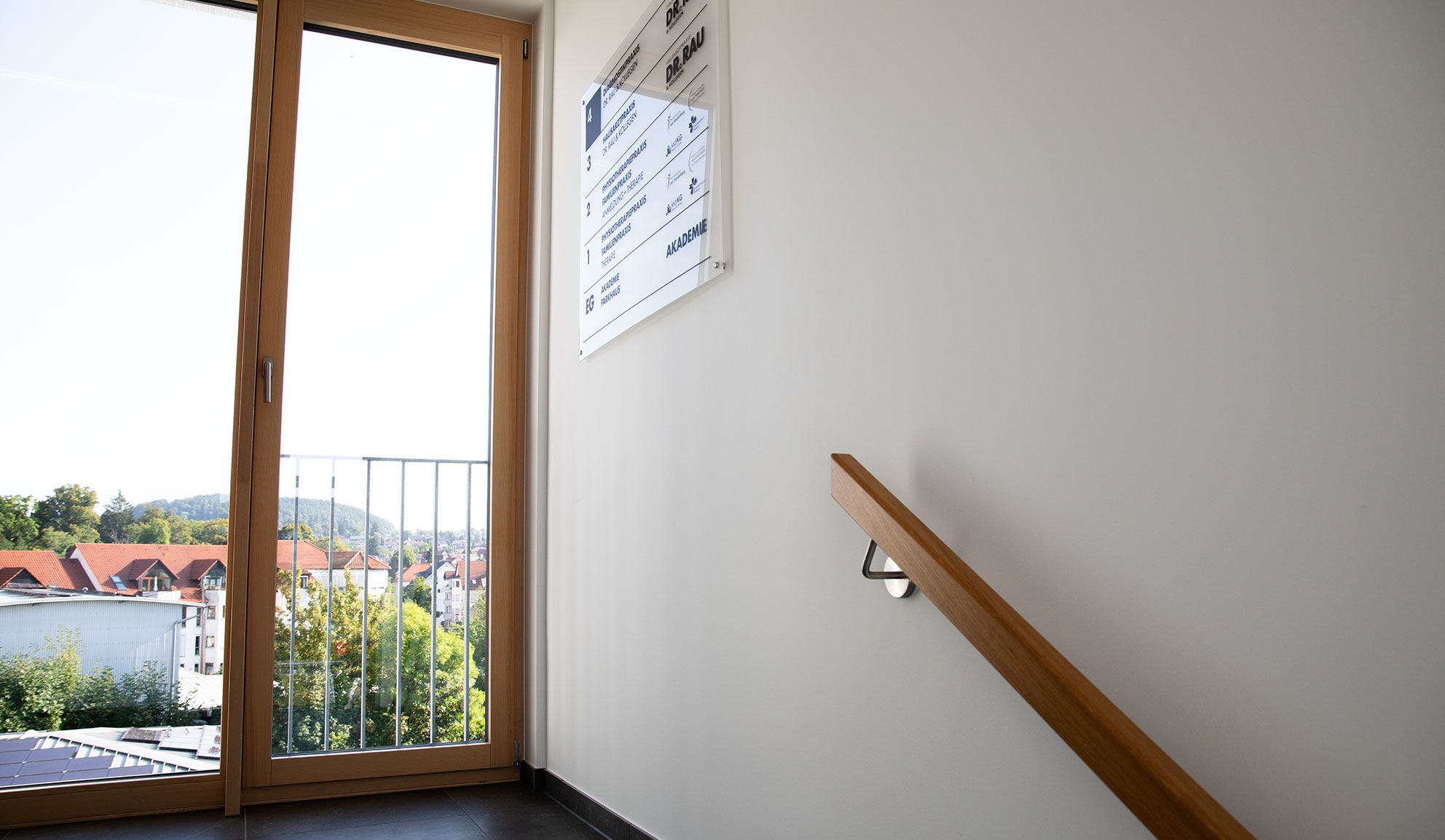 Treppenhaus in der Praxis Dr. Rau im Gesundheitszentrum Eningen