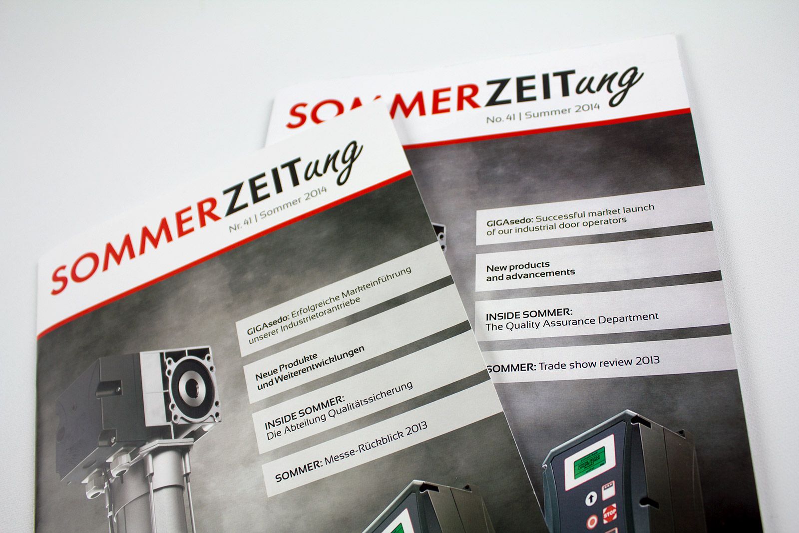Bild von zwei Ausgaben der Sommerzeitung